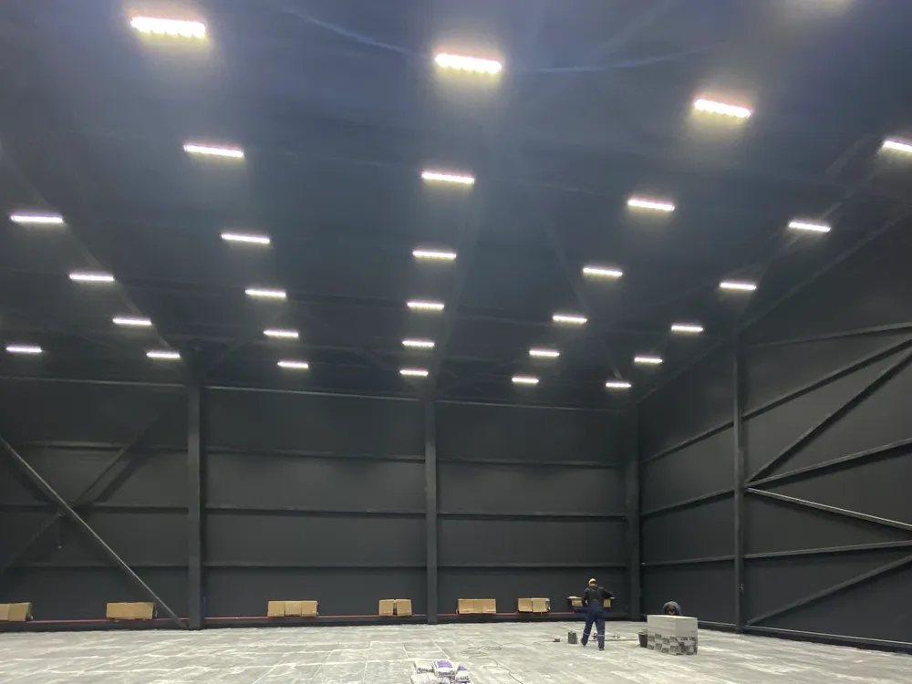 Внутренняя облицовка складского терминала — RAL 7016 матовый